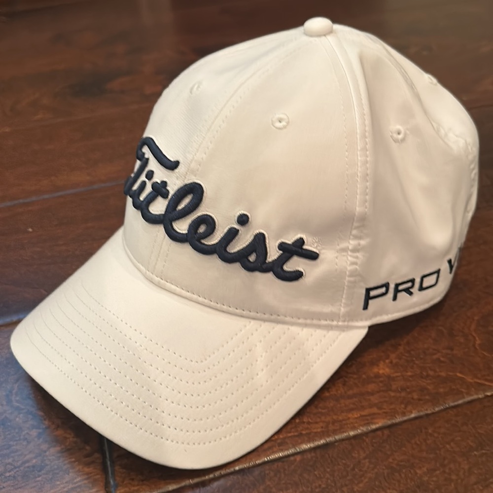 Titleist PRO V1 white and blue